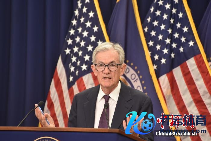 当地时分9月17日,好意思国联邦储备委员会秘书,将联邦基金利率沟通区间下调25个基点到4%至4.25%之间的水平。这是好意思联储时隔9个月重启降息。好意思联储主席鲍威尔在本日记者会上暗示,面前劳能源阛阓活力不及且略显疲软,降息旨在提振劳能源阛阓。 中新社记者 沙晗汀 摄
 当地时分9月17日,好意思国联邦储备委员会秘书,将联邦基金利率沟通区间下调25个基点到4%至4.25%之间的水平。这是好意思联储时隔9个月重启降息。好意思联储主席鲍威尔在本日记者会上暗示,面前劳能源阛阓活力不及且略显疲软,降息旨在提振劳能源阛阓。 中新社记者 沙晗汀 摄